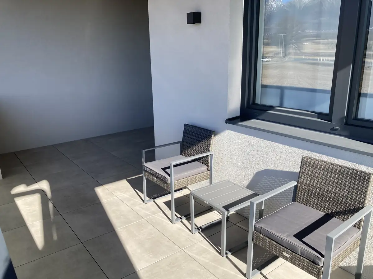Posedenie na balkóne