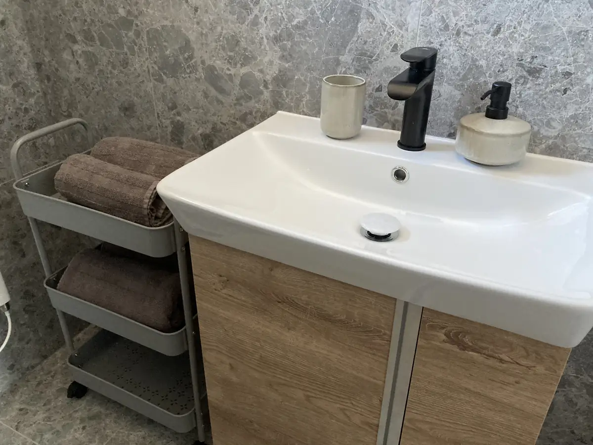 Umývadlo a toaletné potreby